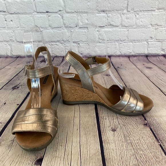 Clarks Gunmetal-Toned Solid Wedge Sandals - Picture 2 of 10